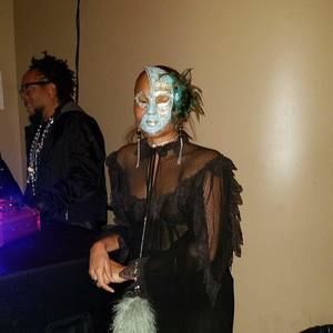 Meet your Posher, Voncile